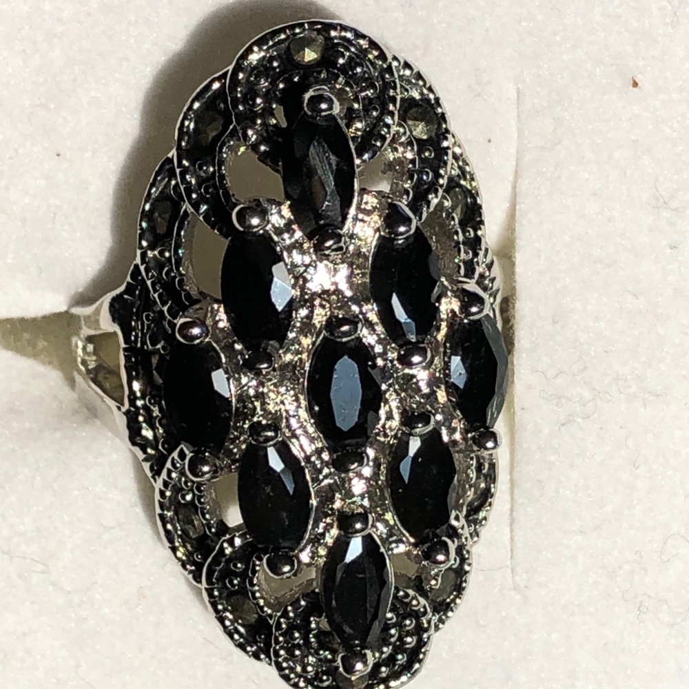 Black spinel ring